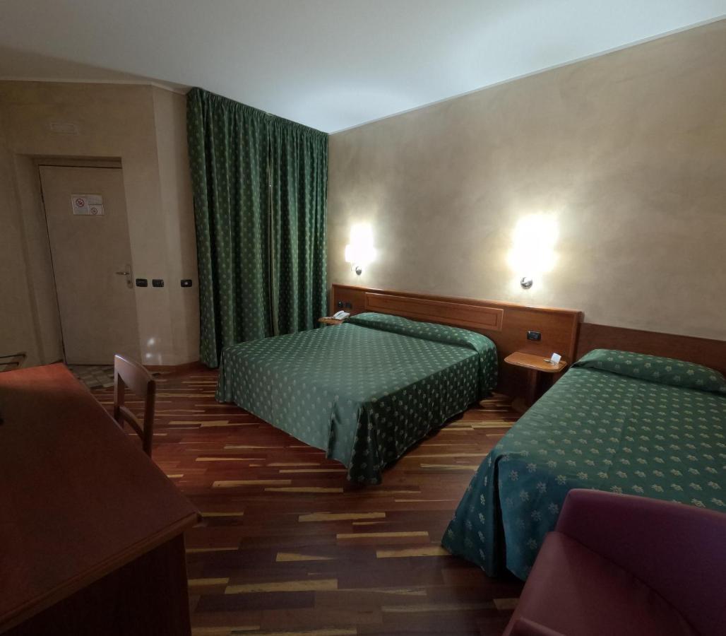 Hotel Air Bag Лоди Экстерьер фото
