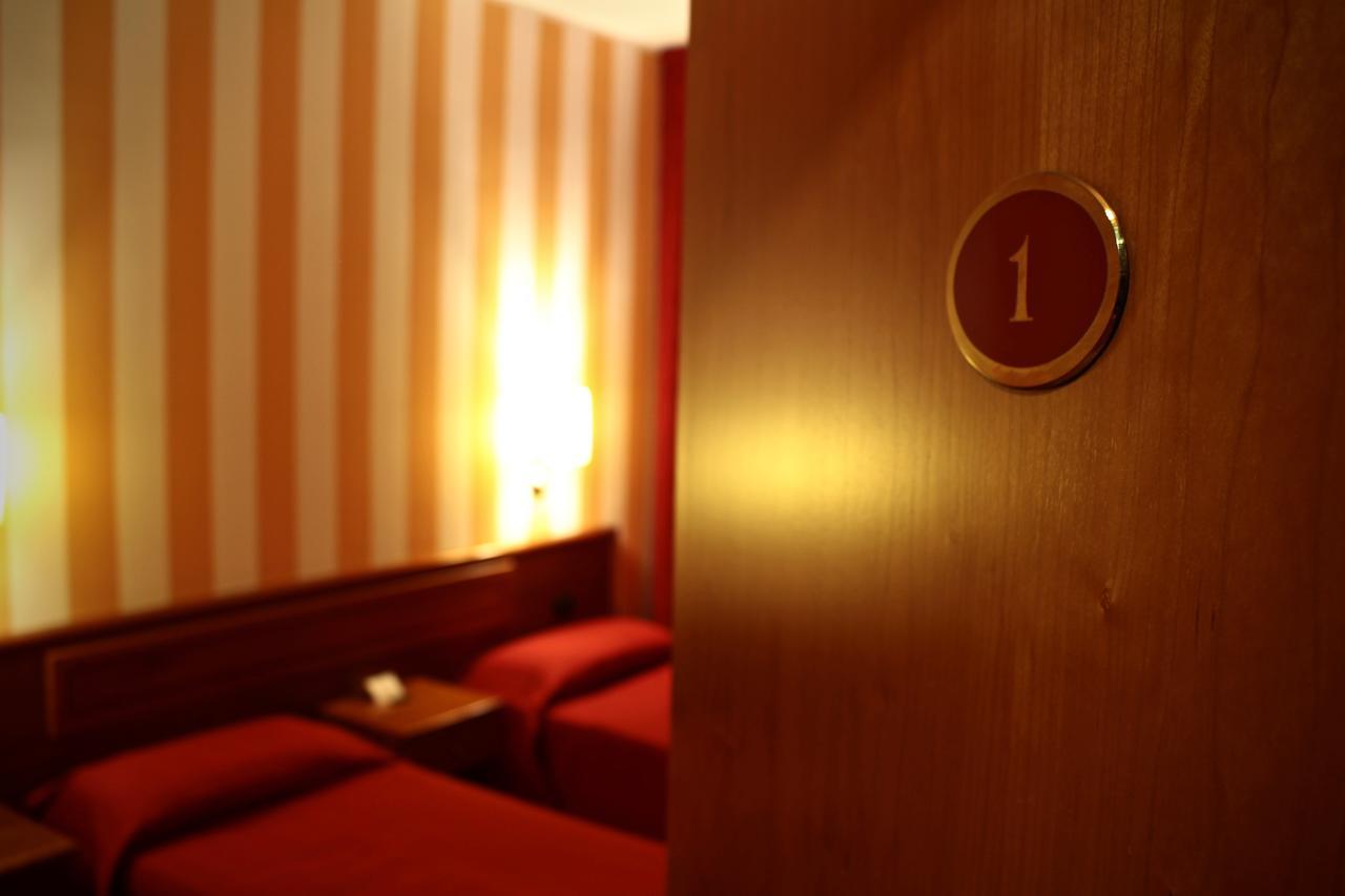 Hotel Air Bag Лоди Экстерьер фото
